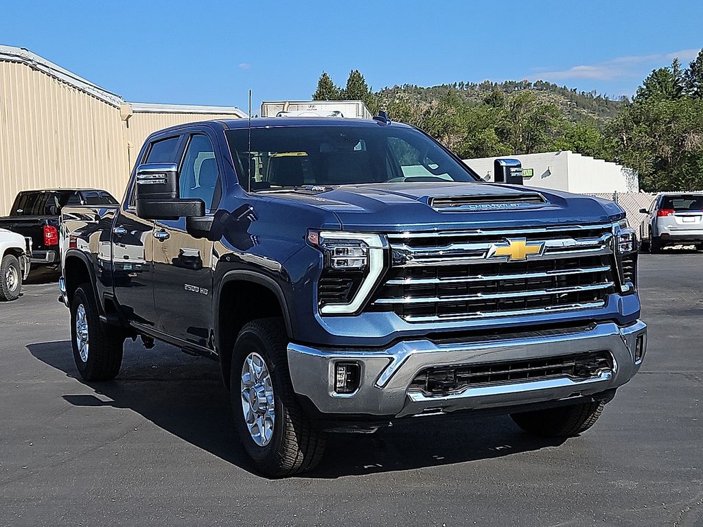 2025 Chevrolet Silverado 2500HD LTZ photo 2