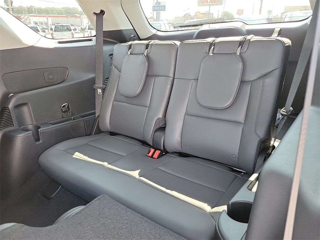 2025 Ford Explorer photo 9