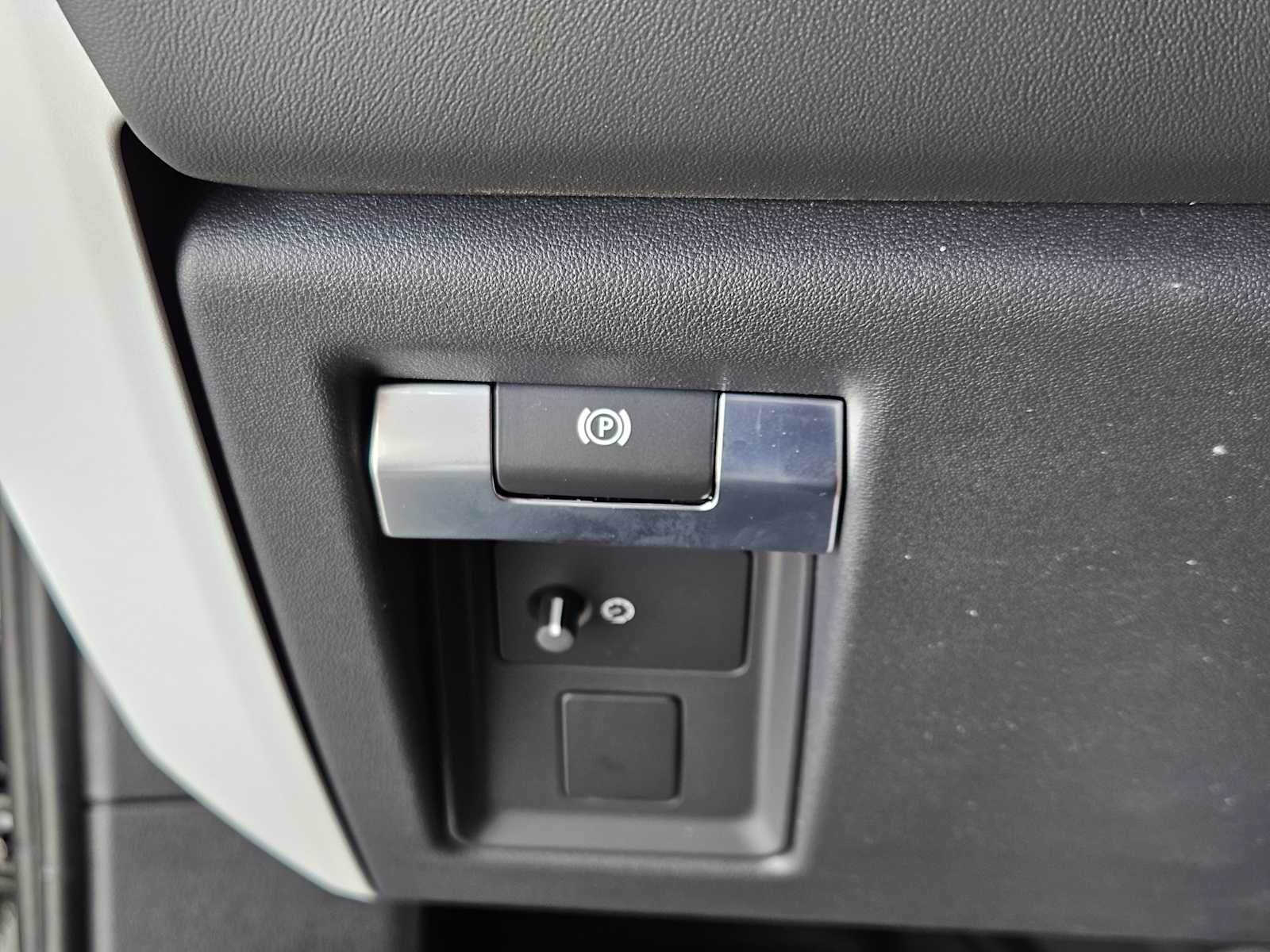2025 Land Rover Defender 110 X-Dynamic SE photo 19