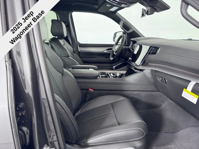 2025 Toyota RAV4 LE photo 21