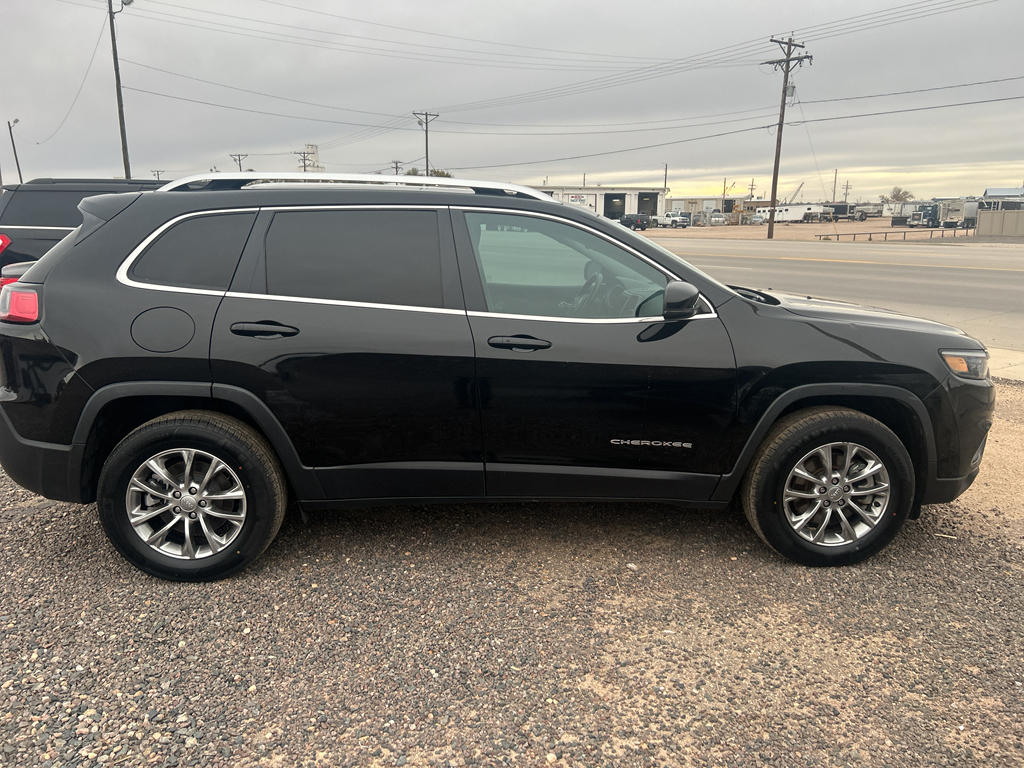 2021 Jeep Cherokee Latitude Lux photo 2