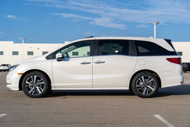 2023 Honda Odyssey Touring photo 4
