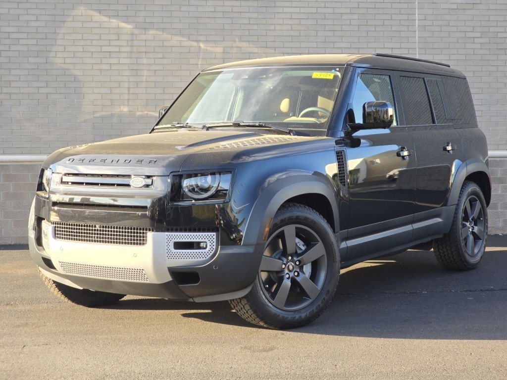 2025 Land Rover Defender S's photo