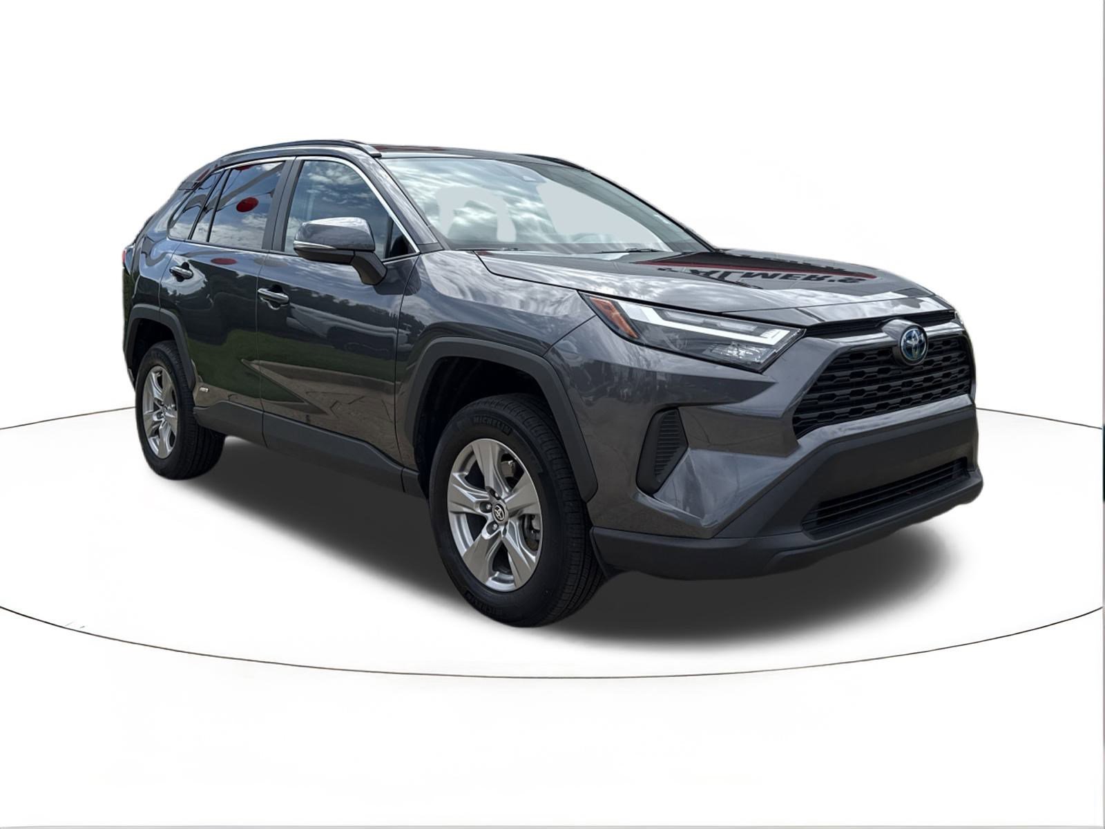 2024 Toyota RAV4 XLE's photo