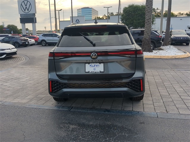 2025 Volkswagen Tiguan SE R-Line Black photo 5