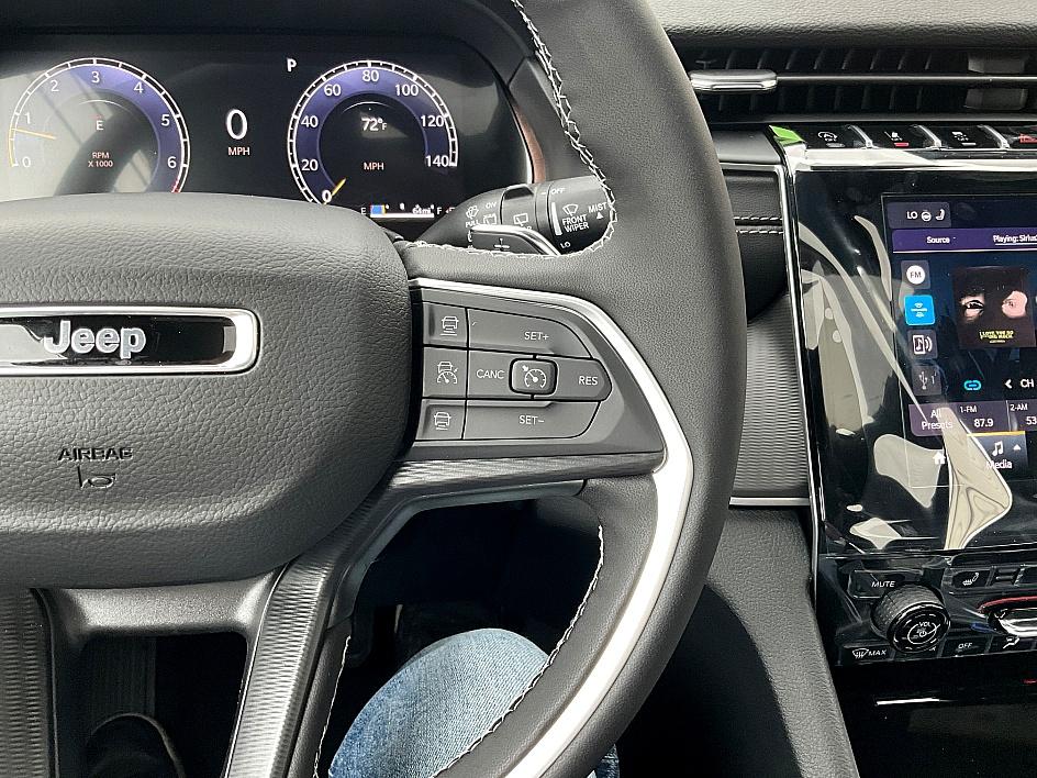 2025 Jeep Grand Cherokee Laredo Altitude photo 22