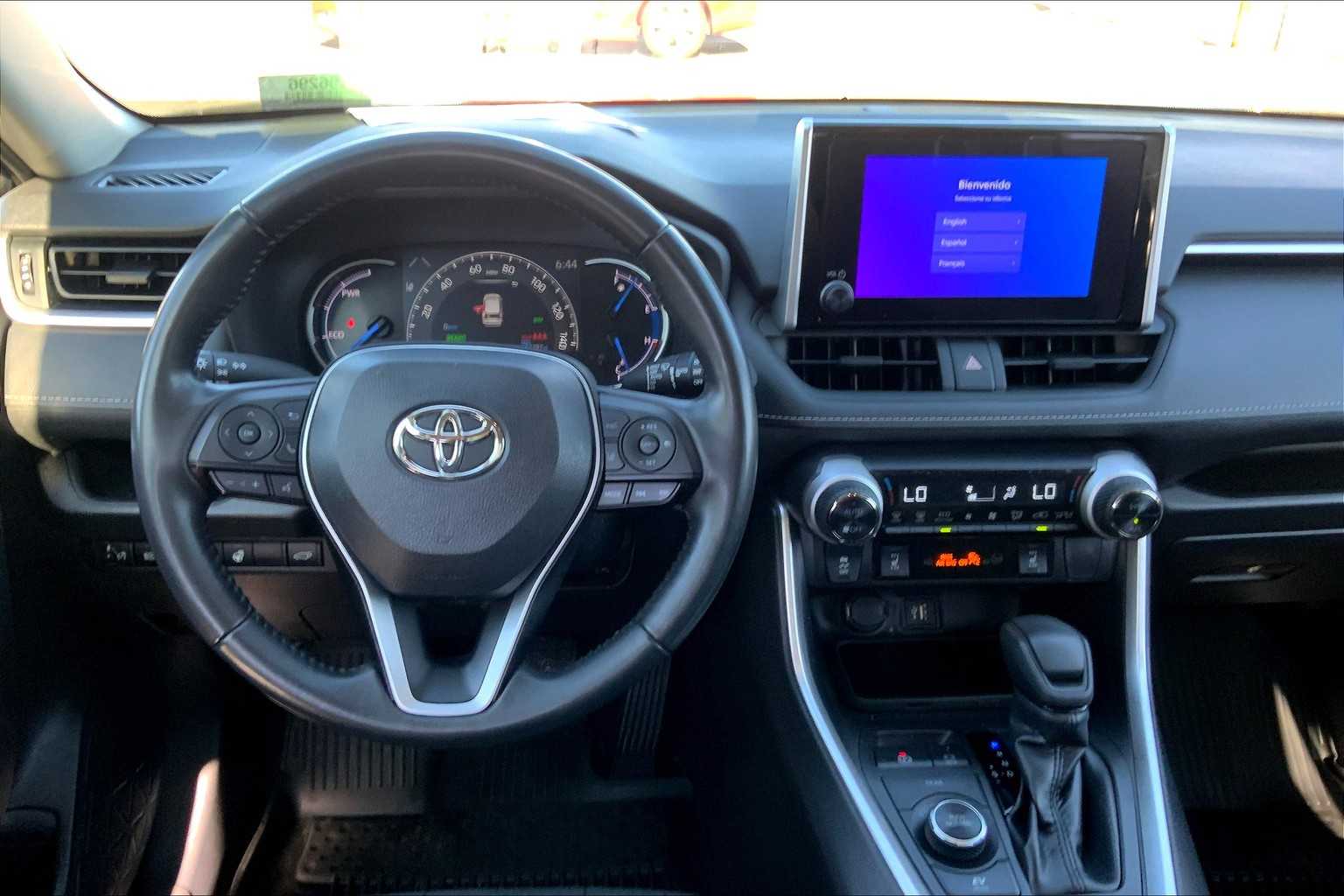 2023 Toyota RAV4 Hybrid XLE photo 5