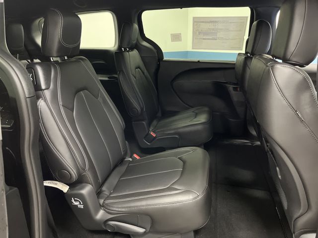 2026 Chrysler Pacifica photo 27