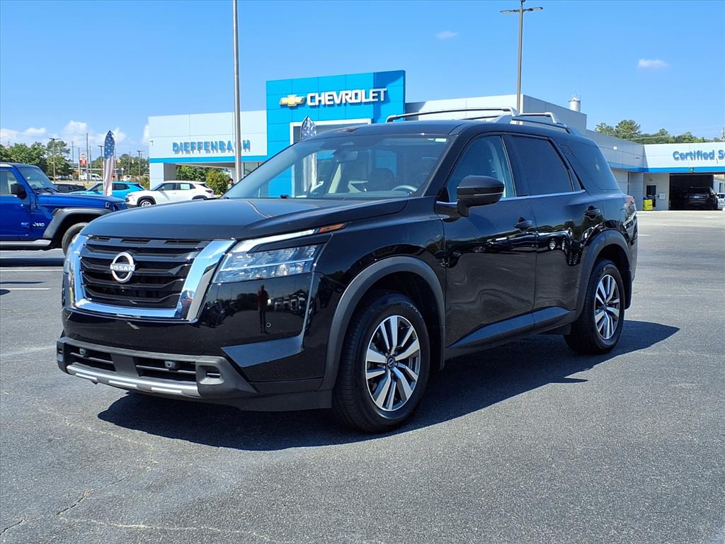2024 Nissan Pathfinder SL's photo