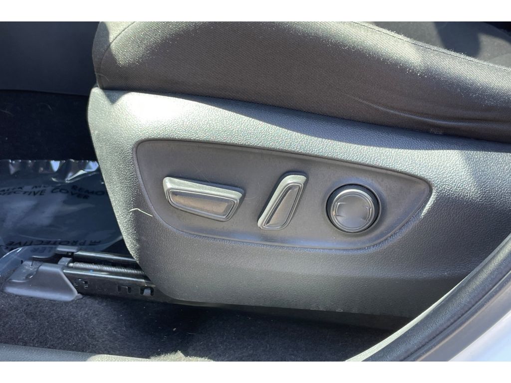 2023 Toyota RAV4 XLE photo 12