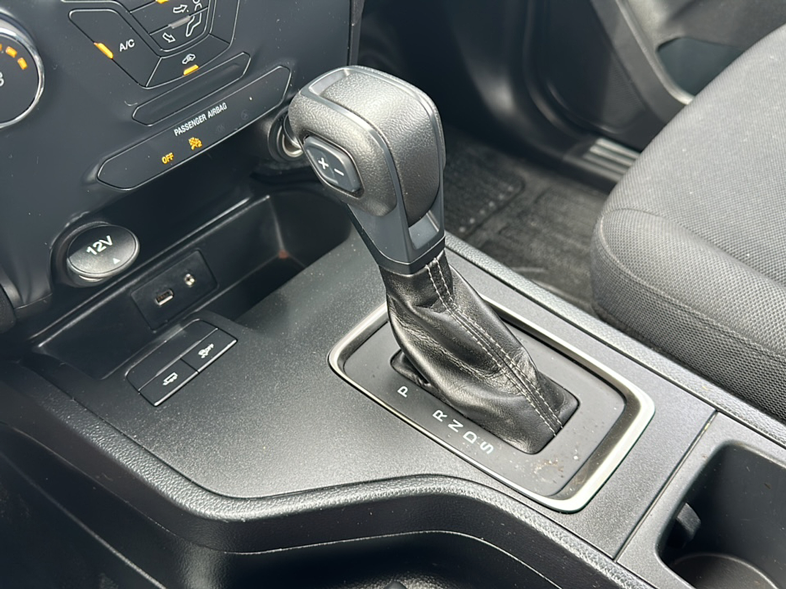 Used 2022 White Ford XL image 31