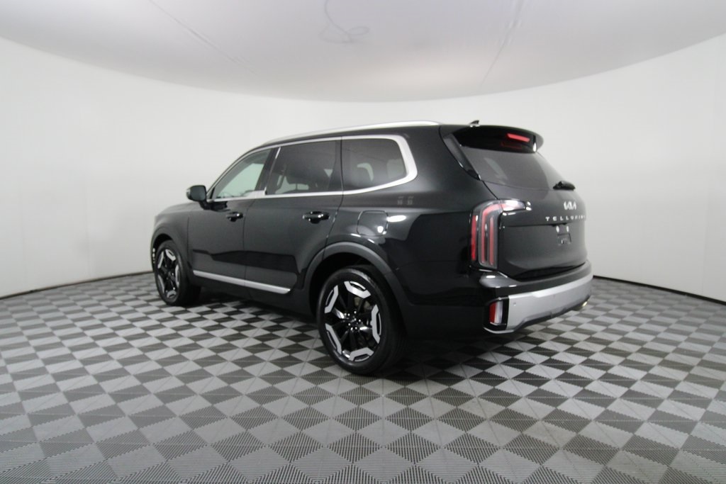 2023 Kia Telluride EX photo 3