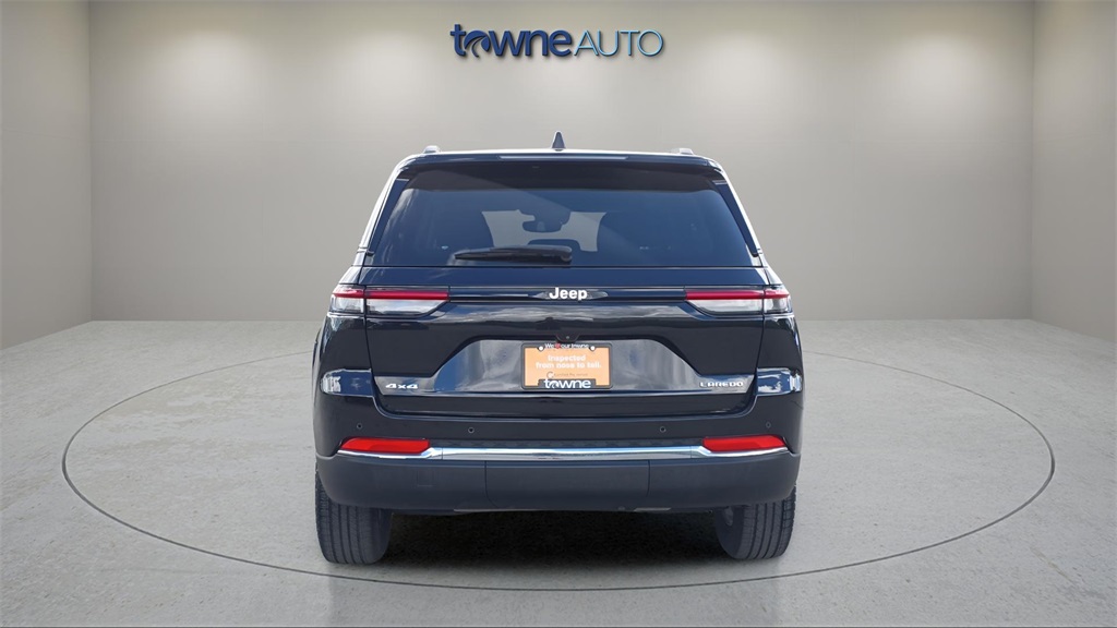2023 Jeep Grand Cherokee Laredo photo 3