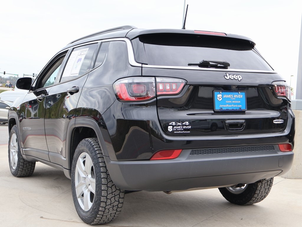 2022 Jeep Compass Latitude photo 3