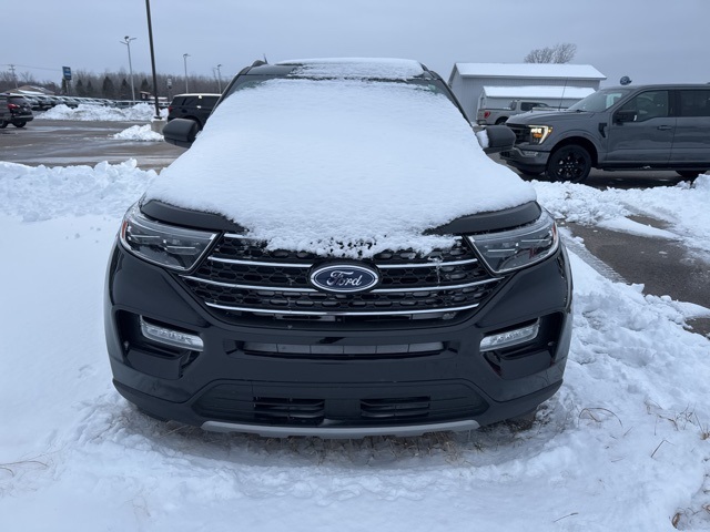 2024 Ford Explorer XLT photo 2