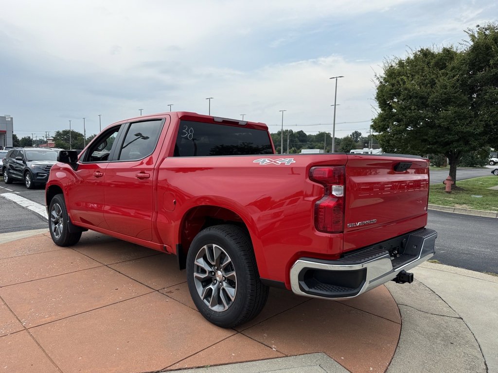 2025 Chevrolet Silverado 1500 LT photo 4