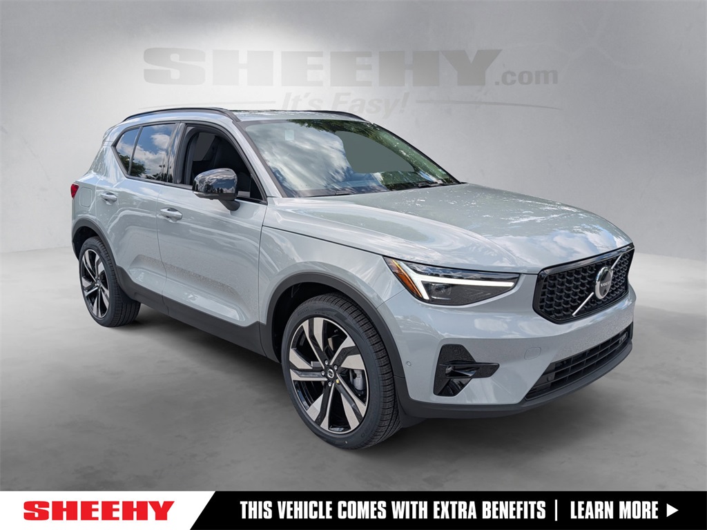 2025 Volvo XC40 Plus's photo