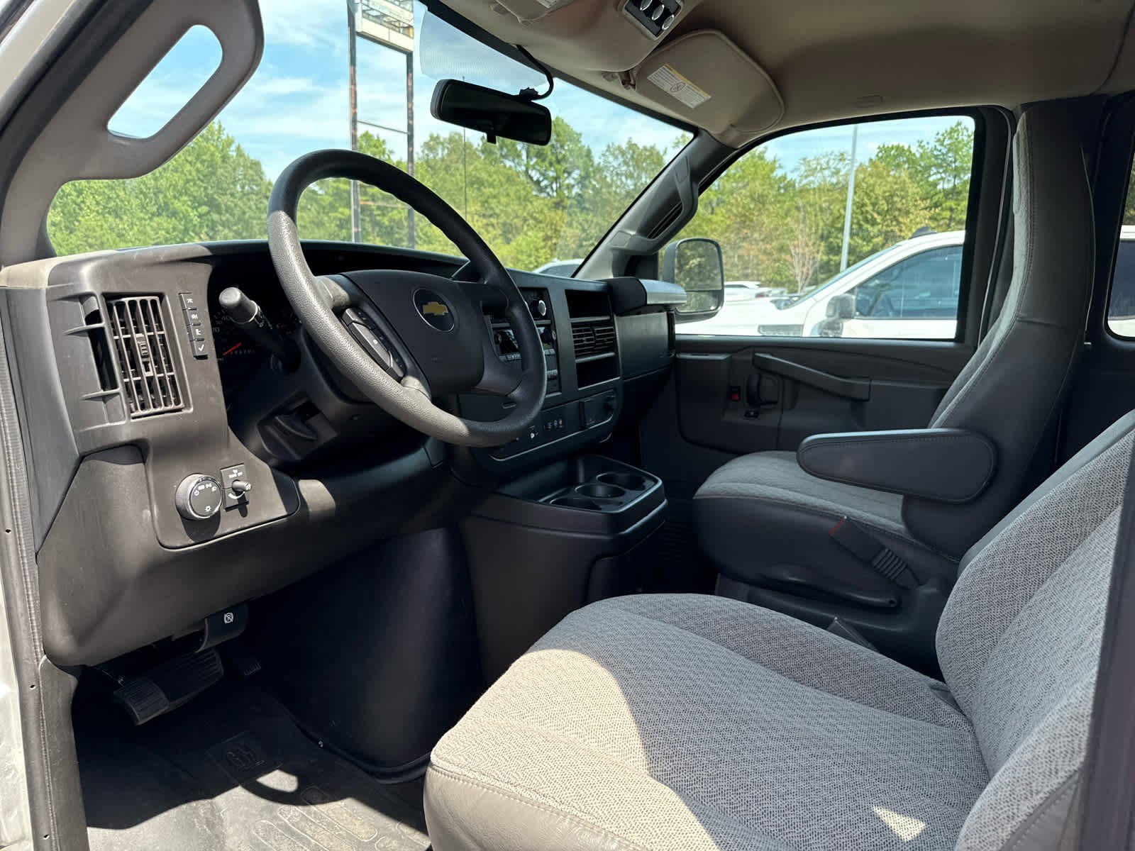 2023 Chevrolet Express Passenger LS photo 7