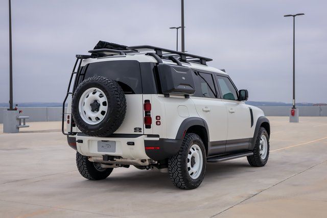 2024 Land Rover Defender 110 S photo 5