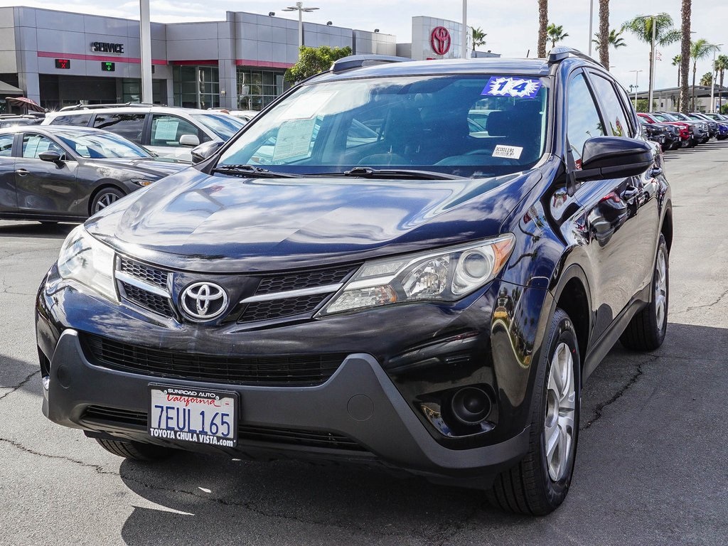 2014 Toyota RAV4 LE photo 3