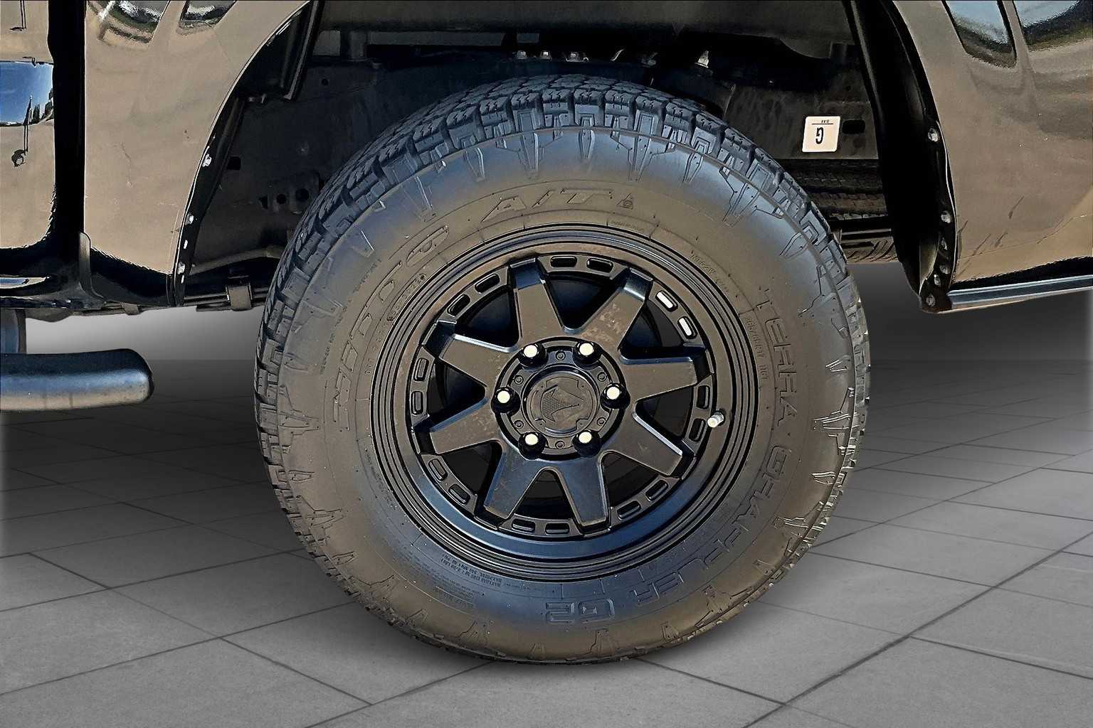 2023 Toyota Tacoma SR photo 9
