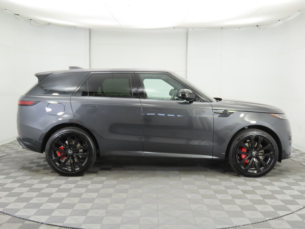 2025 Land Rover Range Rover Sport SE photo 4