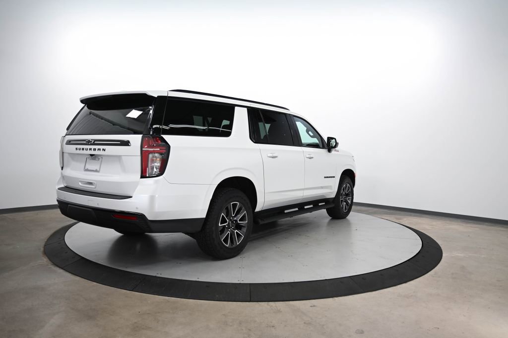 2023 Chevrolet Suburban Z71 photo 2