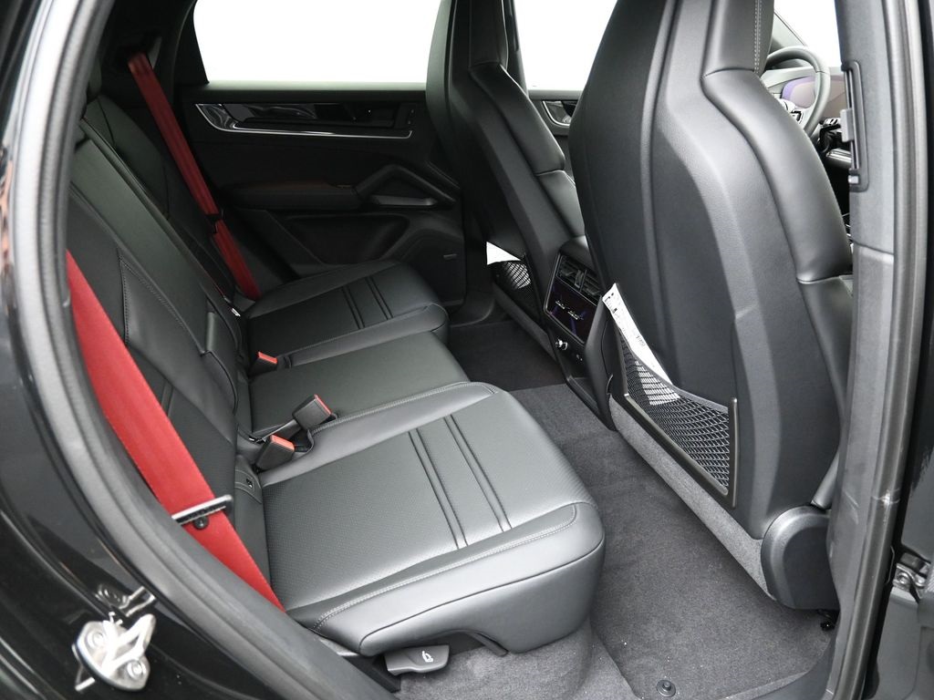 2026 Porsche Cayenne Coupe S photo 7