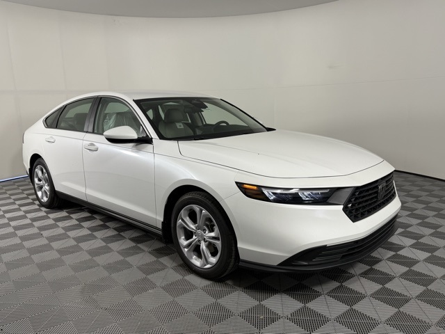 2025 Honda Accord LX's photo