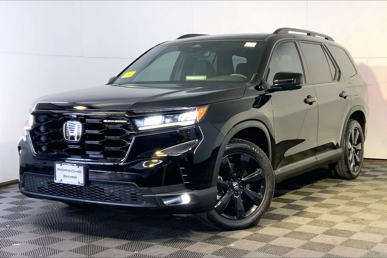 2025 Honda Pilot Black Edition's photo