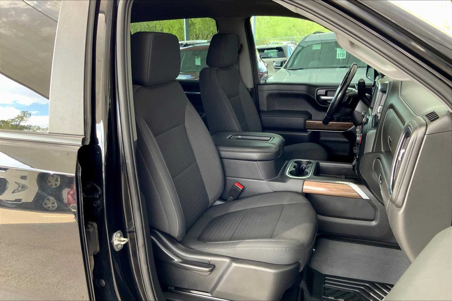 2021 Chevrolet Silverado 1500 RST photo 6