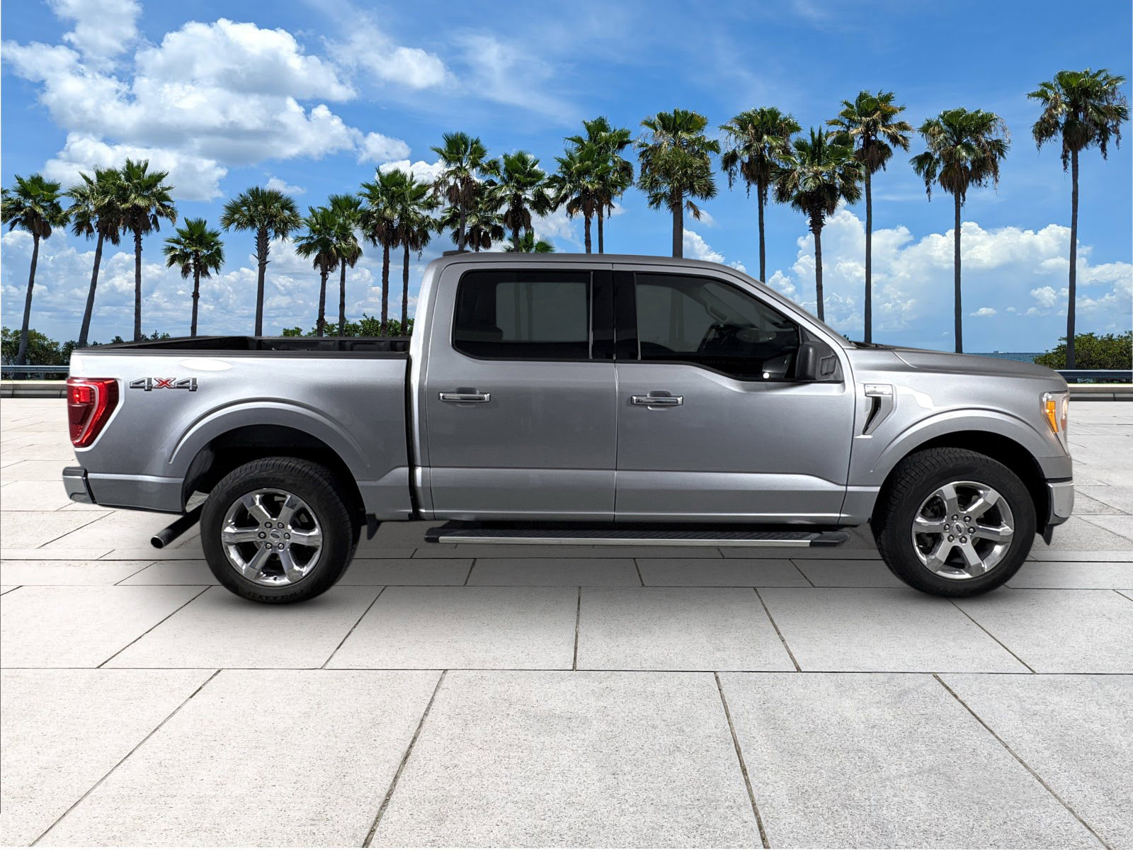 2023 Ford F-150 XLT photo 11