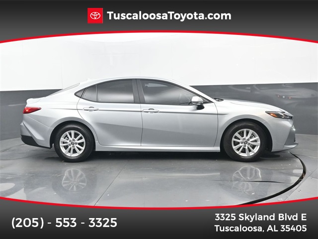 2025 Toyota Camry LE's photo