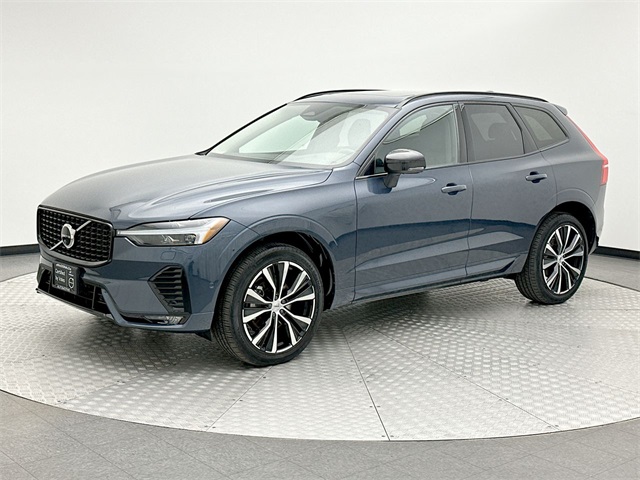 2025 Volvo XC60 Plus's photo