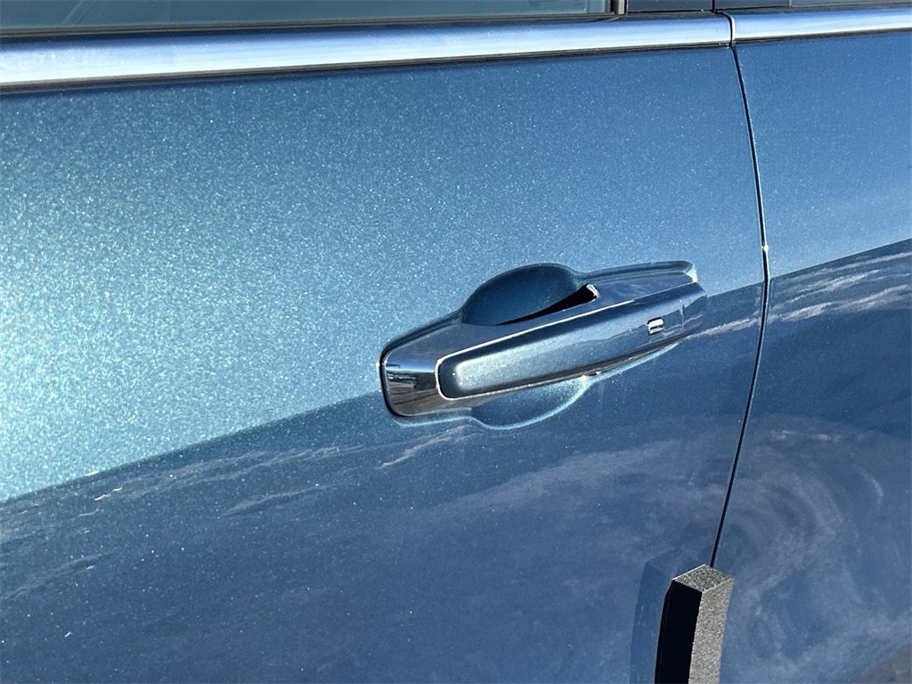 2026 GMC ACADIA - Image 12