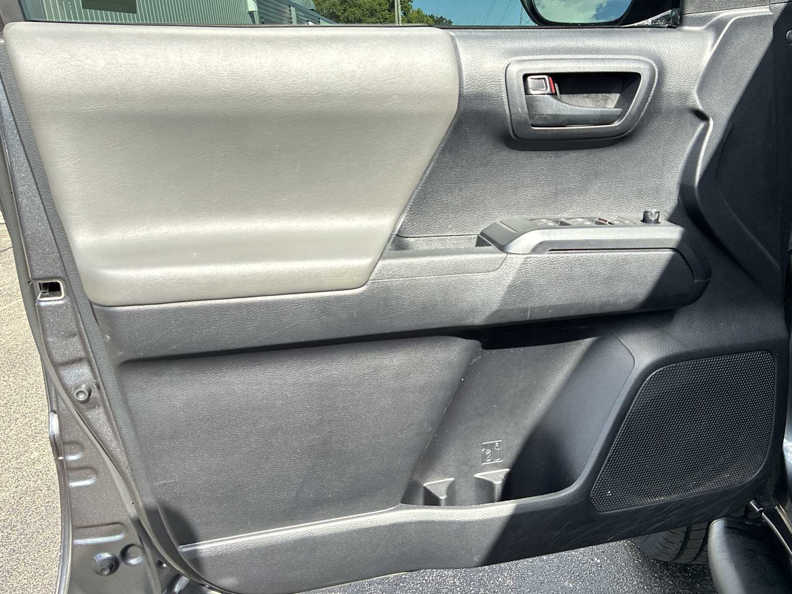 2020 Toyota Tacoma SR V6 photo 19