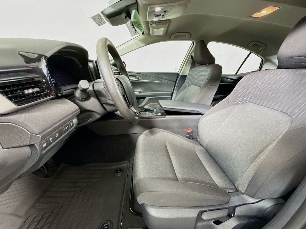 2025 Toyota Camry Hybrid LE photo 20