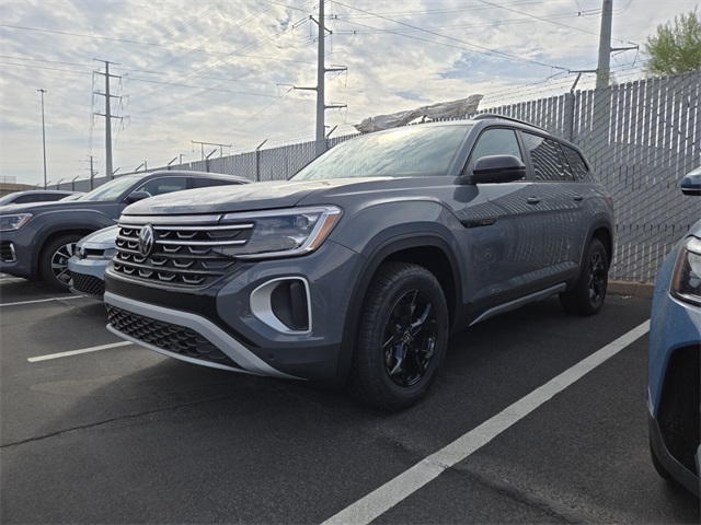 2025 Volkswagen Atlas SE Technology Peak Edition photo 2