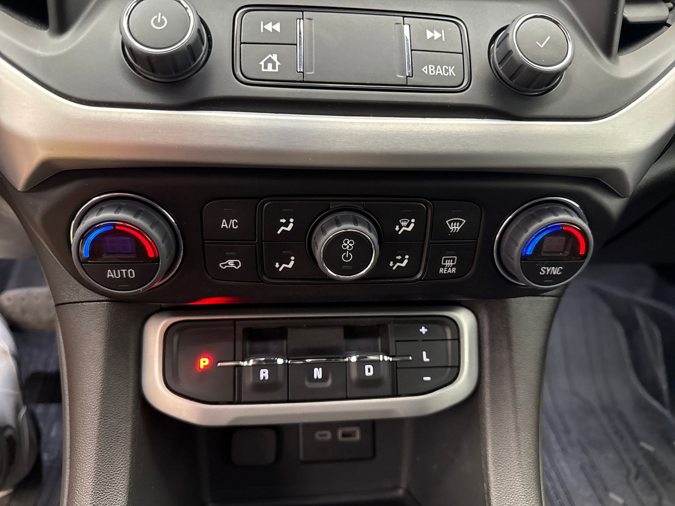 2023 Gmc Acadia SLE photo 38