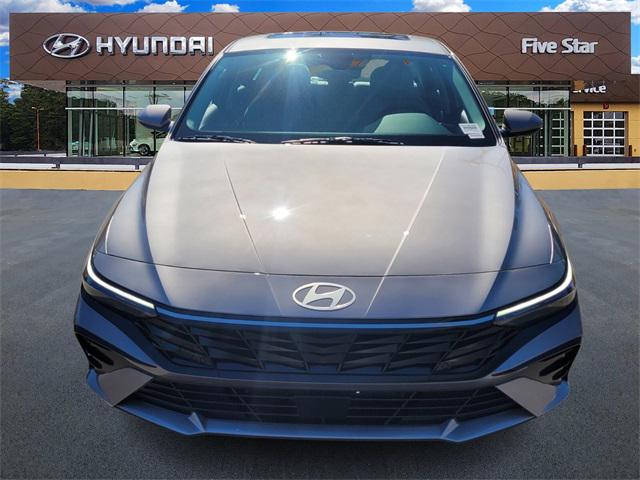 2025 Hyundai Elantra Hybrid Limited photo 2
