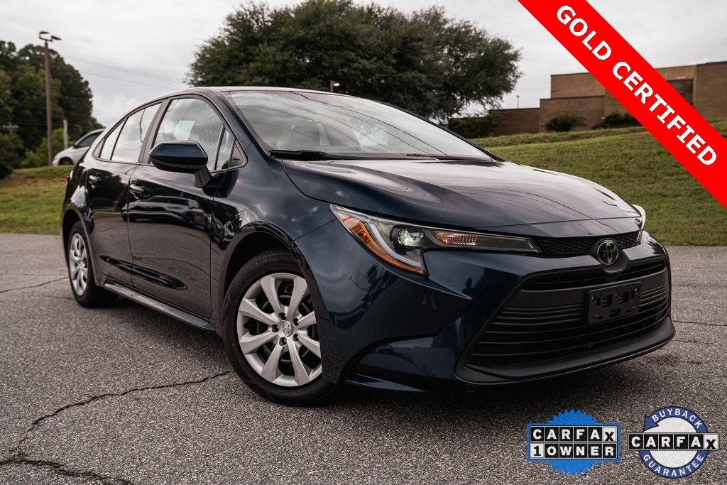 2024 Toyota Corolla LE's photo