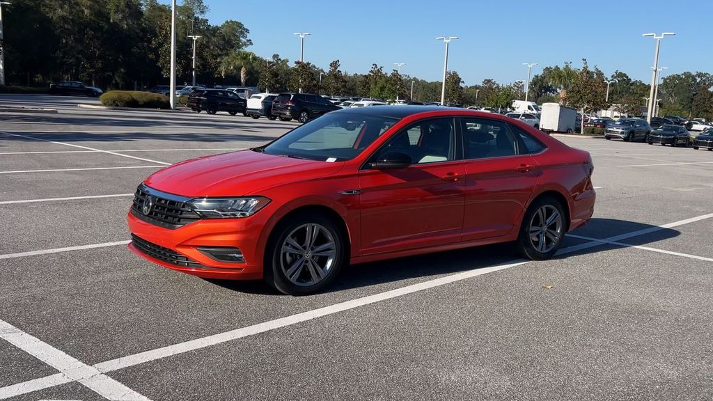 2021 Volkswagen Jetta SE R-Line photo 2