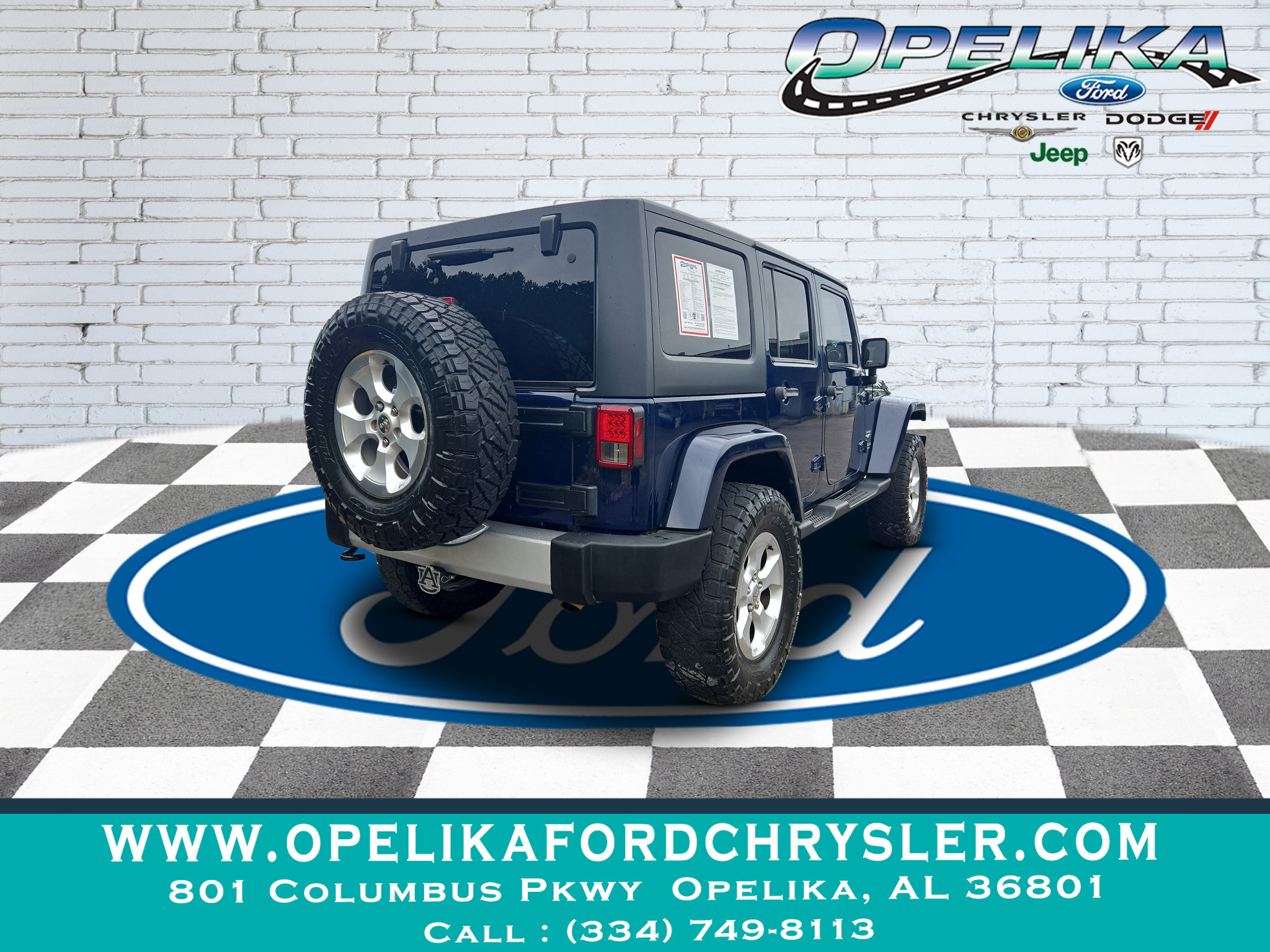 2013 Jeep Wrangler Unlimited Sahara photo 2