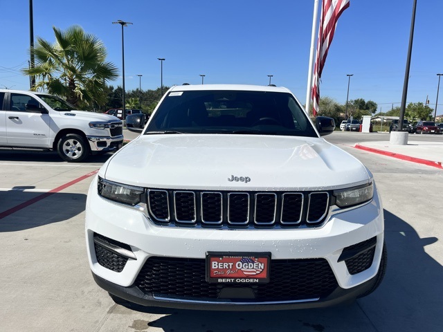 2025 Jeep Grand Cherokee Laredo X photo 2
