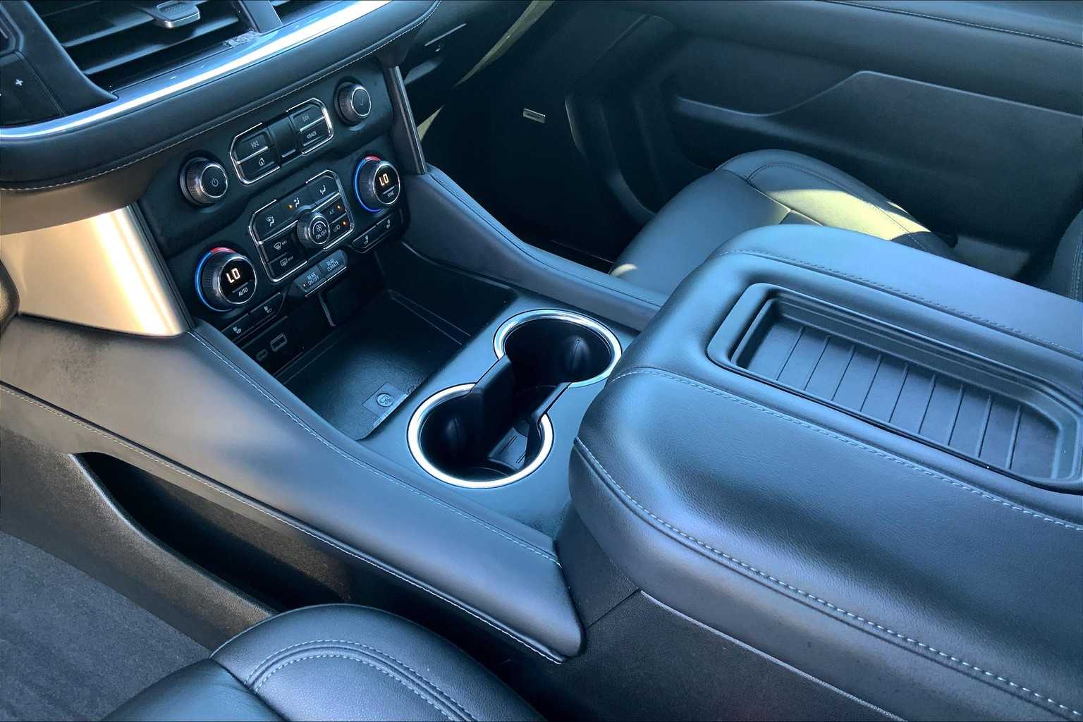 2024 Chevrolet Suburban LT photo 15