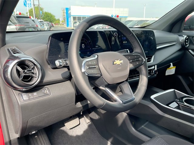 2025 Chevrolet Equinox LT photo 2