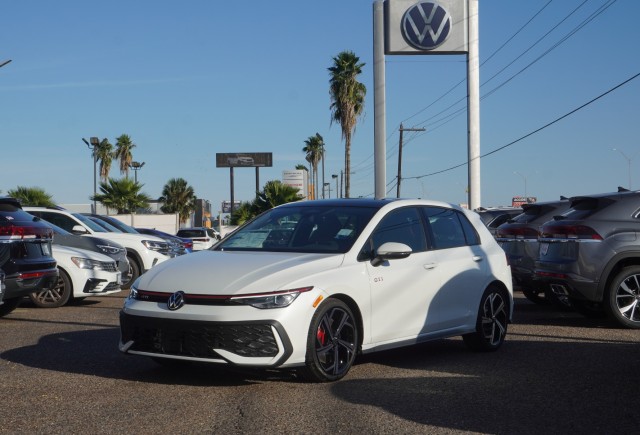 2026 Volkswagen Golf GTI SE's photo