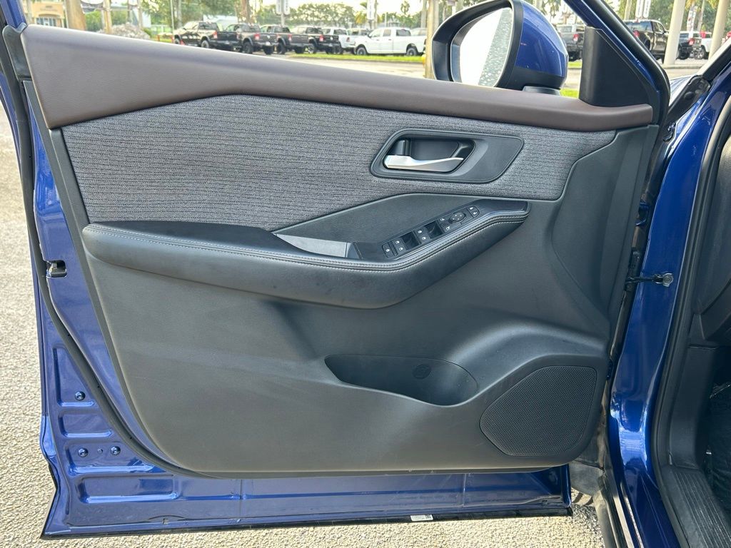 2023 Nissan Rogue SV photo 32