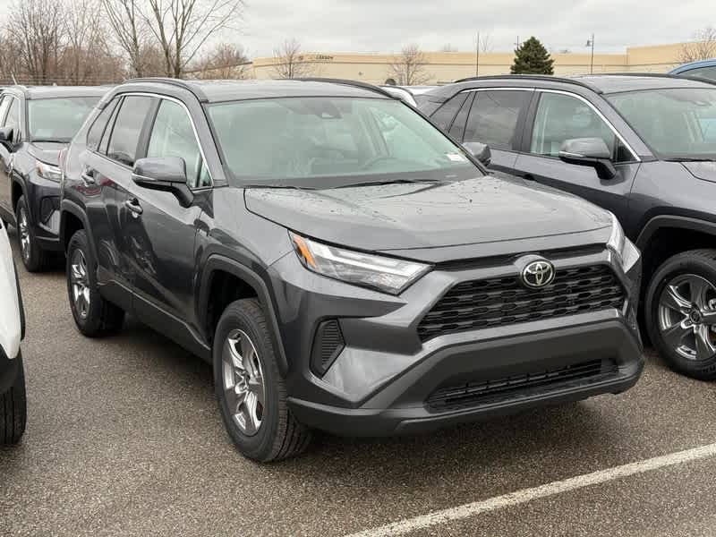 2025 Toyota RAV4 XLE's photo