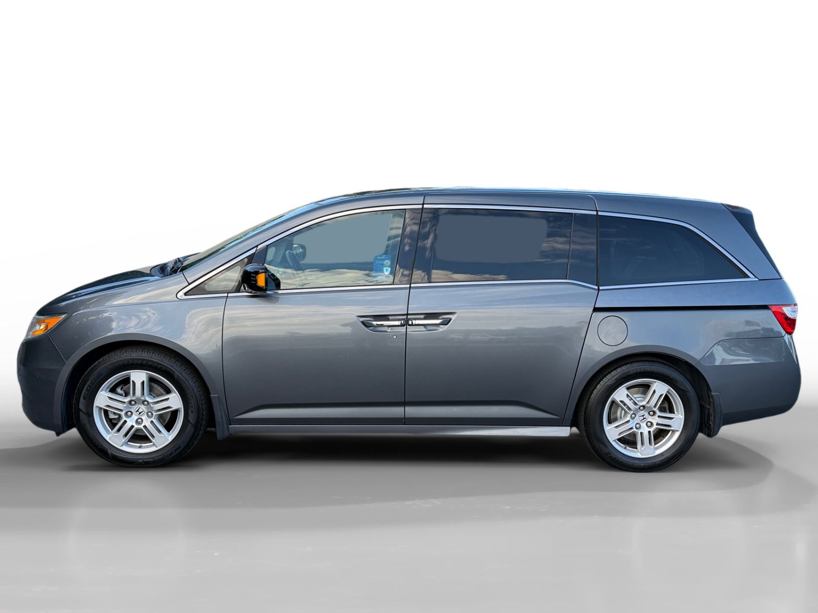 2013 Honda Odyssey Touring photo 2